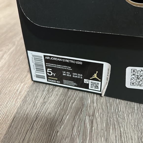 Jordan 12 white and pink size 5 youth - Picture 5 of 5